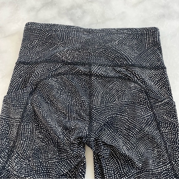 LuLuLemon 26” super lightweight legging. Black and white dots. 4 - Picture 7 of 16